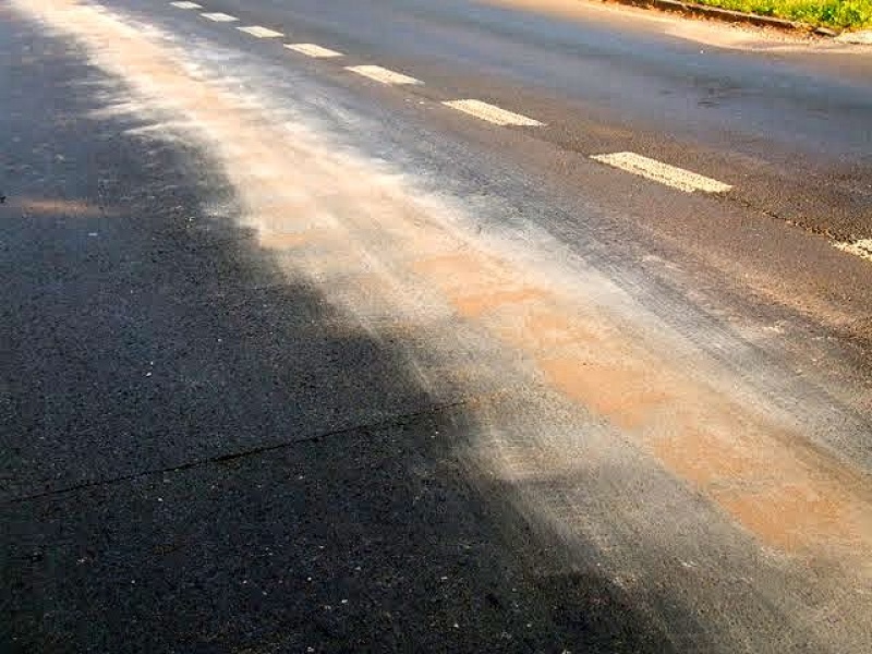 Zdjęcie w galerii na portalu naszwodzislaw.com: Wielka plama oleju na Pszowskiej wiadomości z regionu