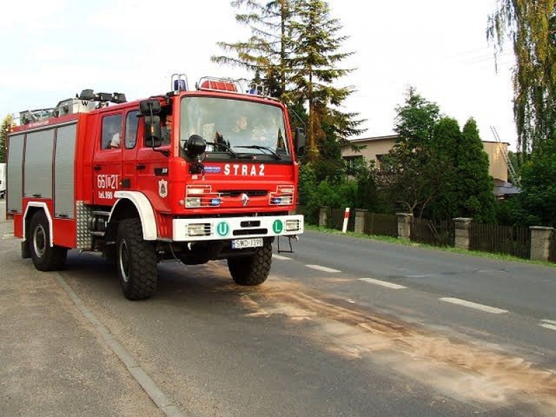 Zdjęcie w galerii na portalu naszwodzislaw.com: Wielka plama oleju na Pszowskiej wiadomości z regionu