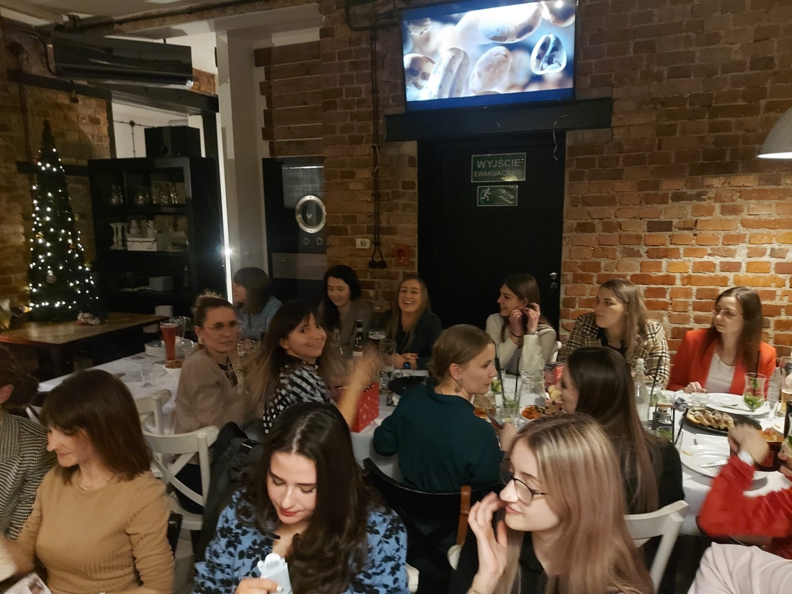 Zdjęcie w galerii na portalu naszwodzislaw.com: Spotkanie wigilijne w Dentice24 wiadomości z regionu