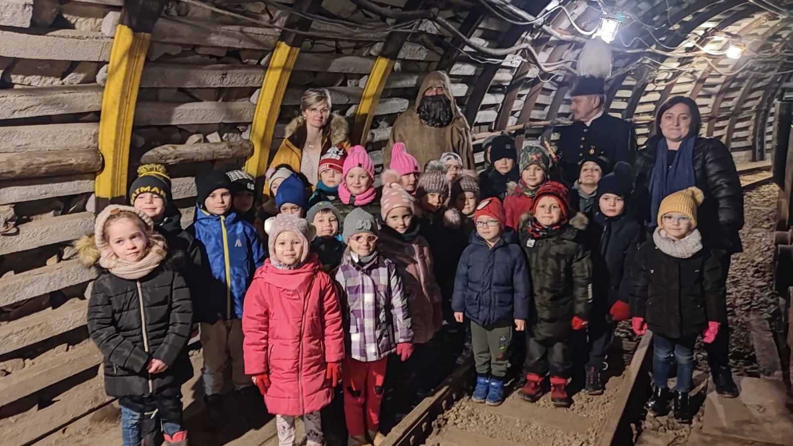 Zdjęcie w galerii na portalu naszwodzislaw.com: Przedszkolaki z Osiemnastki odkrywają tajemnice Sztolni wiadomości z regionu