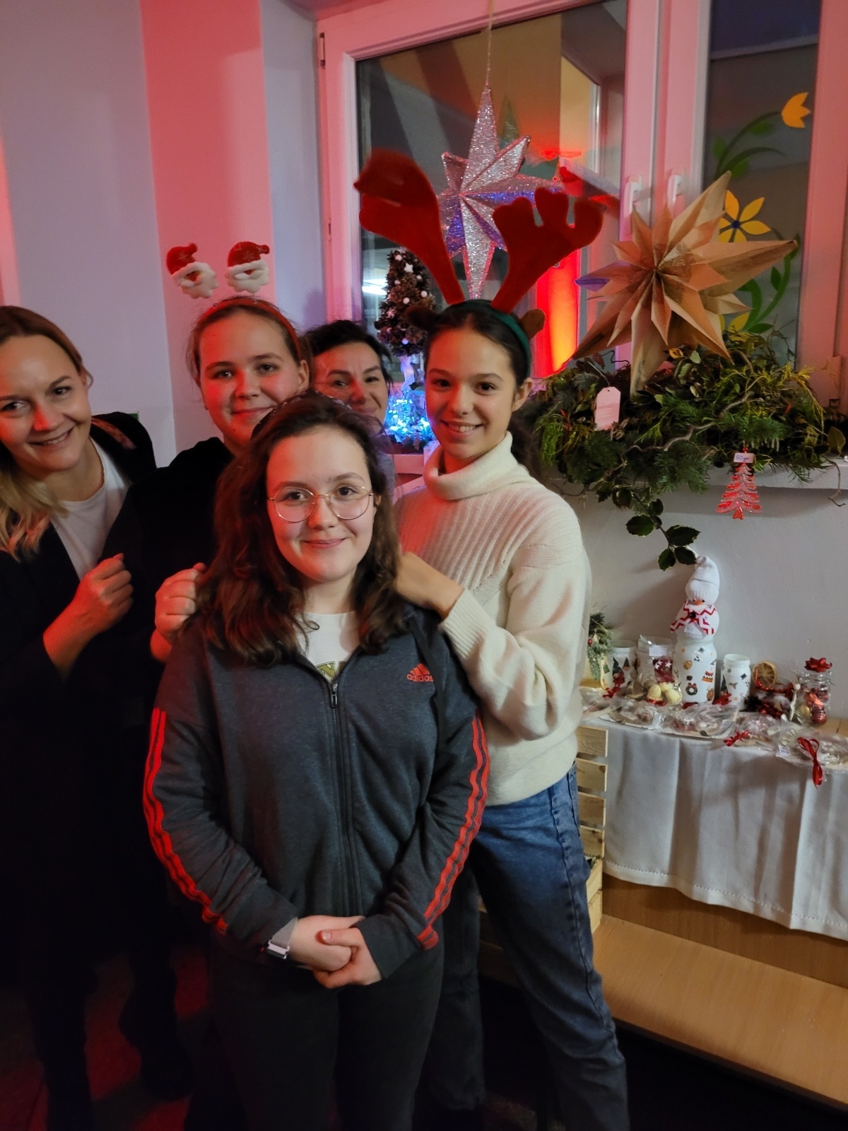 Zdjęcie w galerii na portalu naszwodzislaw.com: Kiermasz bożonarodzeniowy w ZS1 wiadomości z regionu