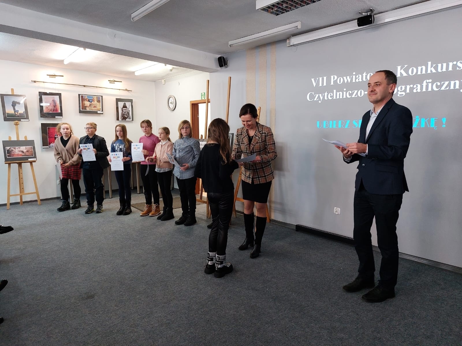 Zdjęcie w galerii na portalu naszwodzislaw.com: Julia i Marek najlepiej ubrali się w książkę wiadomości z regionu