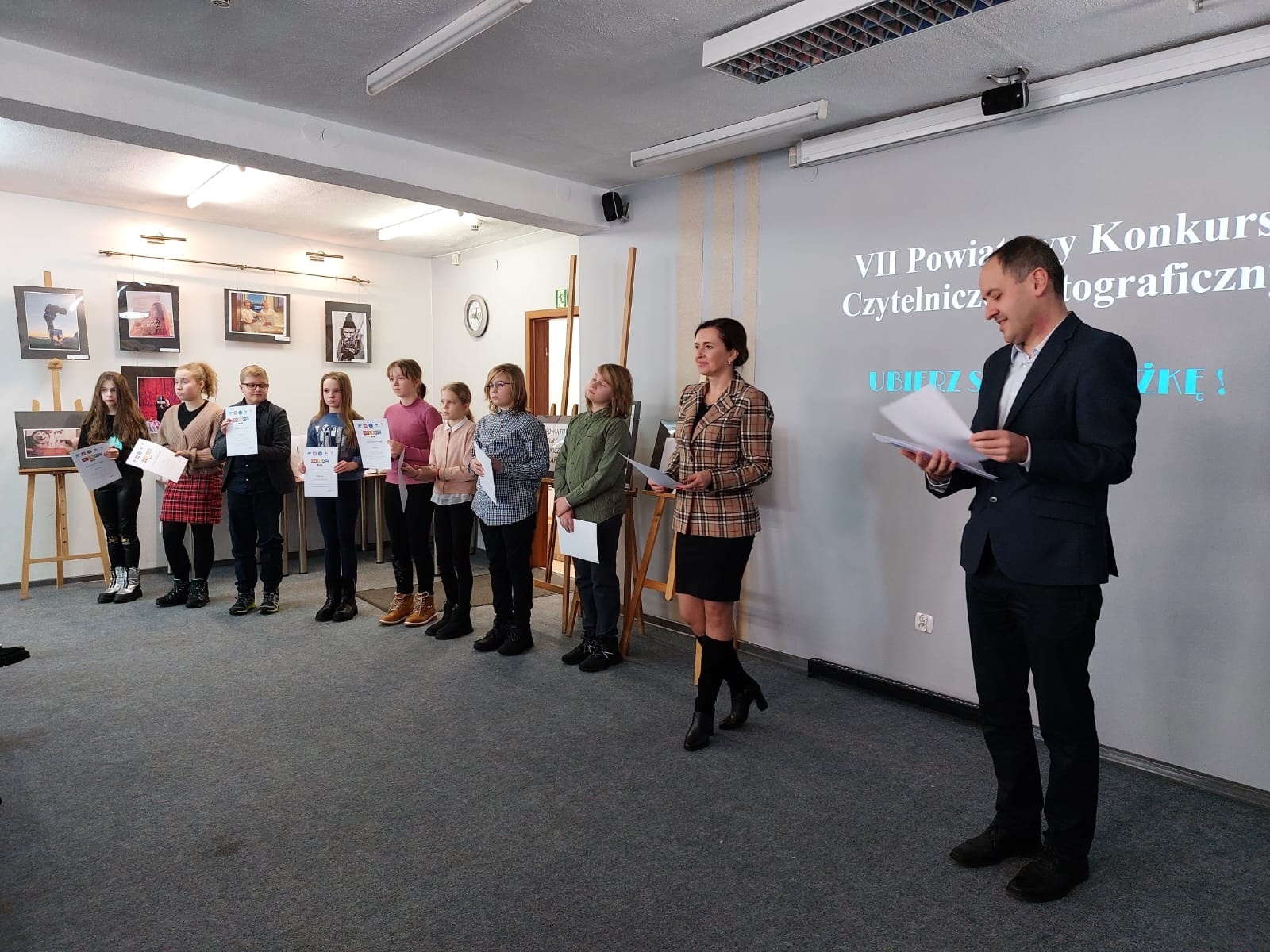 Zdjęcie w galerii na portalu naszwodzislaw.com: Julia i Marek najlepiej ubrali się w książkę wiadomości z regionu