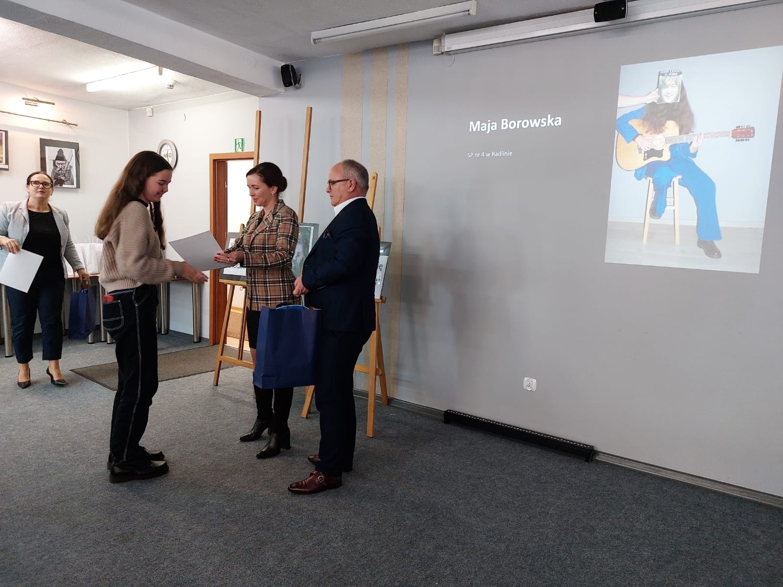 Zdjęcie w galerii na portalu naszwodzislaw.com: Julia i Marek najlepiej ubrali się w książkę wiadomości z regionu