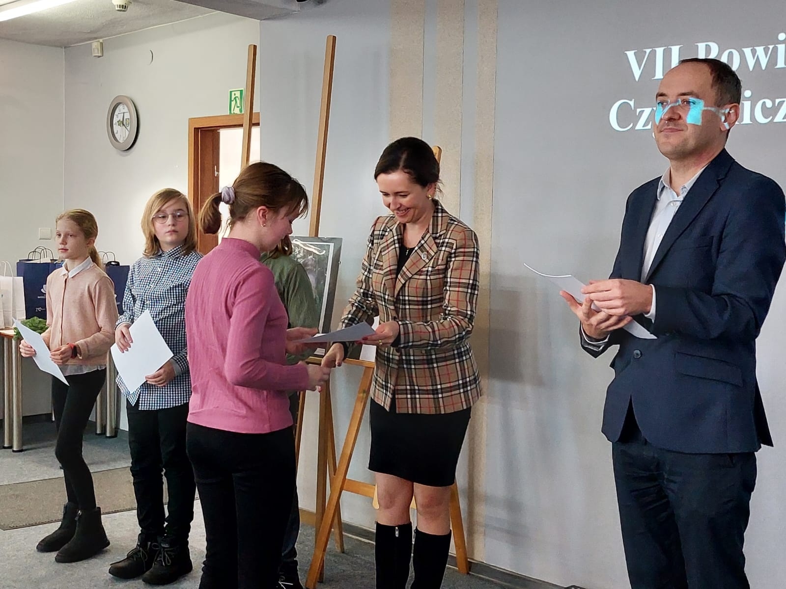 Zdjęcie w galerii na portalu naszwodzislaw.com: Julia i Marek najlepiej ubrali się w książkę wiadomości z regionu