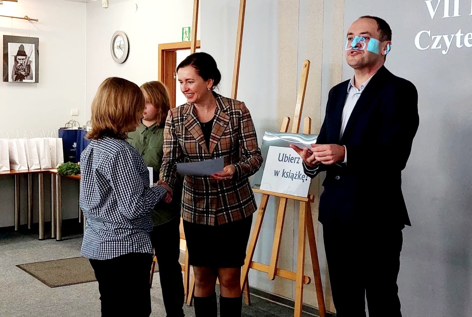 Zdjęcie w galerii na portalu naszwodzislaw.com: Julia i Marek najlepiej ubrali się w książkę wiadomości z regionu