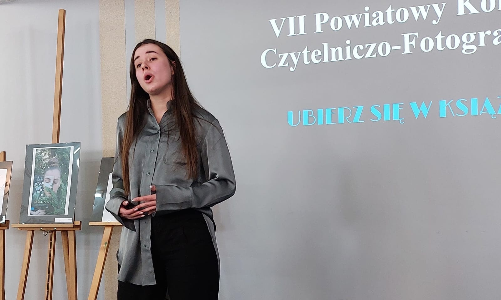 Zdjęcie w galerii na portalu naszwodzislaw.com: Julia i Marek najlepiej ubrali się w książkę wiadomości z regionu