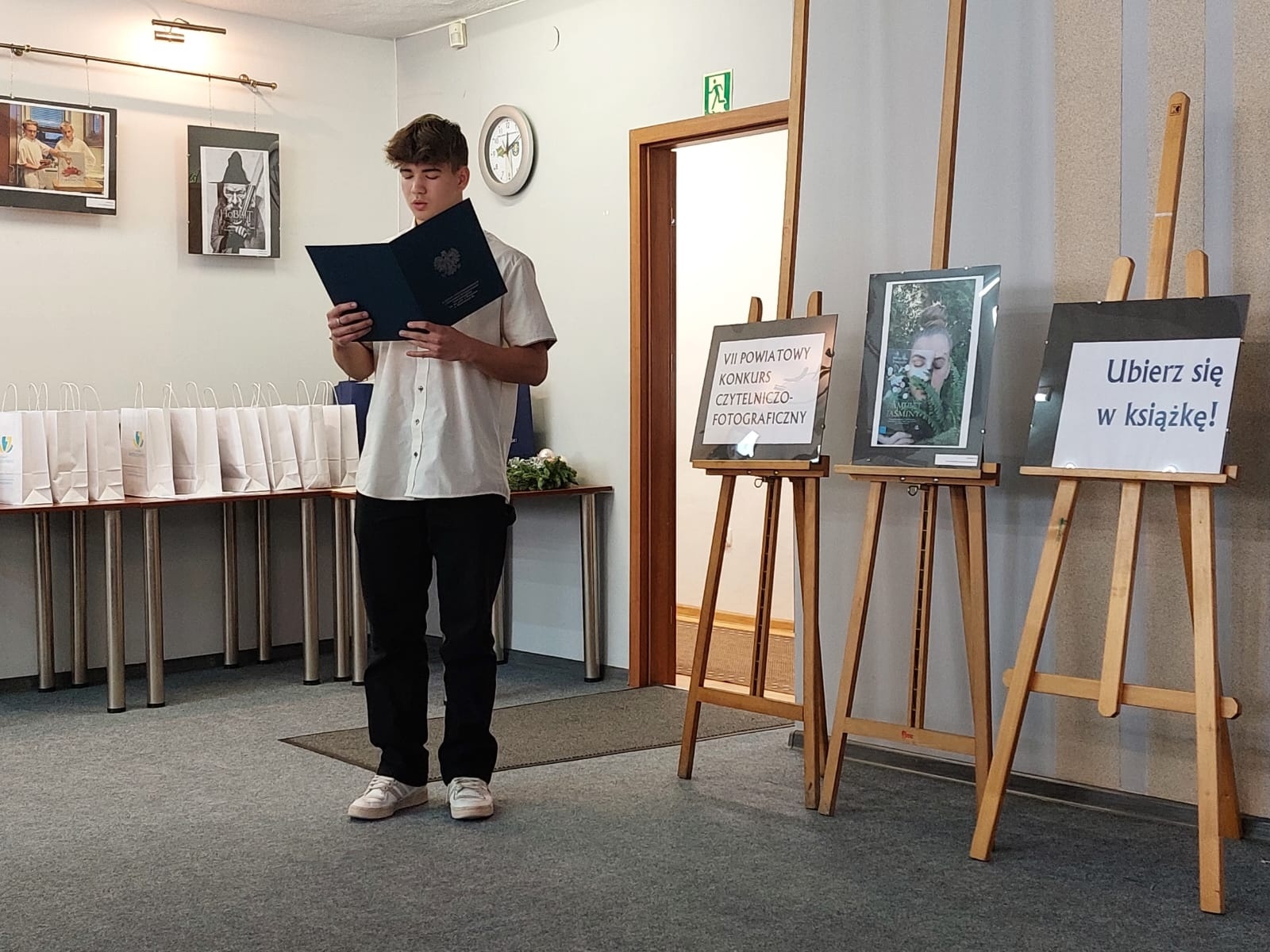 Zdjęcie w galerii na portalu naszwodzislaw.com: Julia i Marek najlepiej ubrali się w książkę wiadomości z regionu