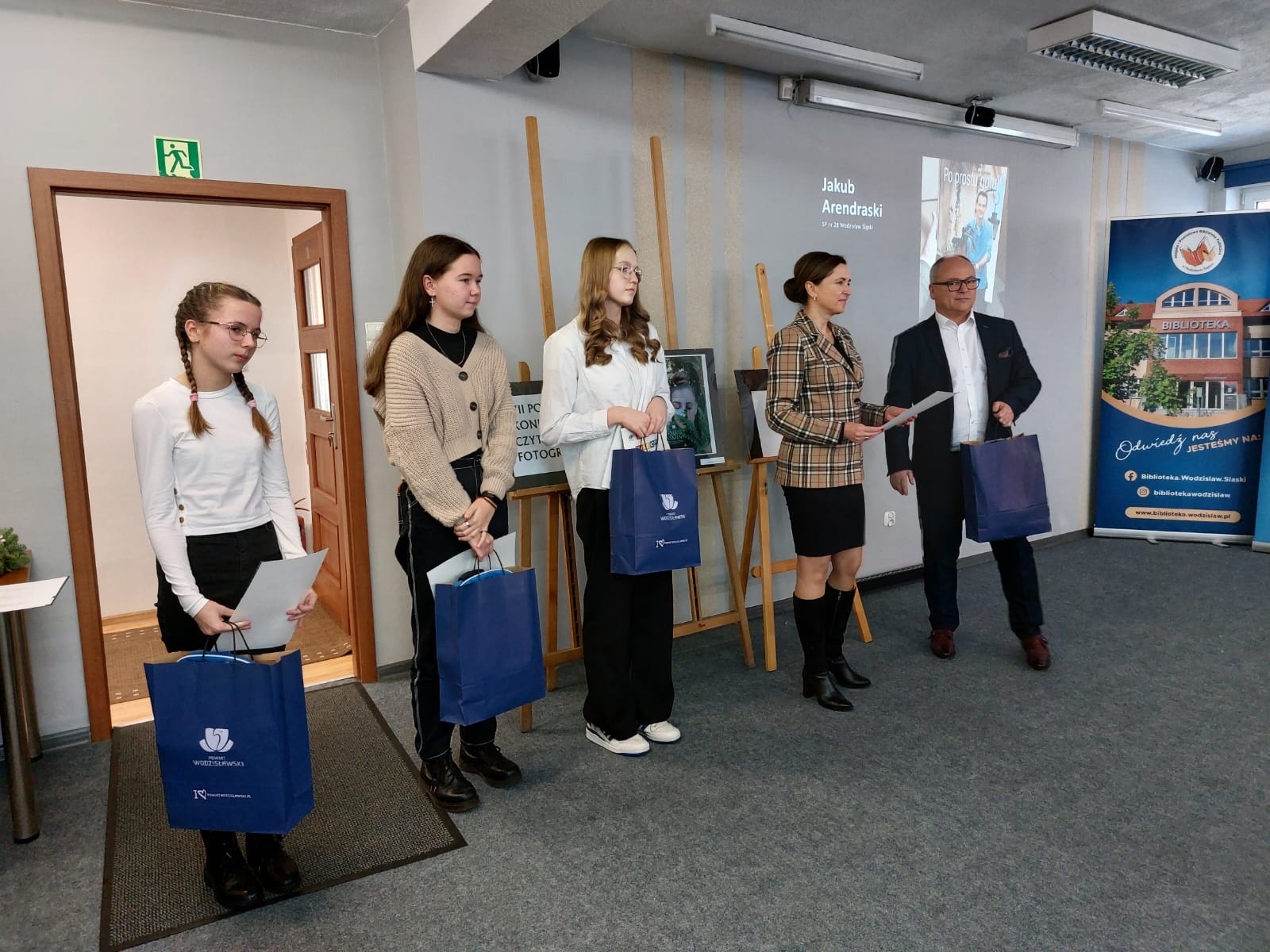 Zdjęcie w galerii na portalu naszwodzislaw.com: Julia i Marek najlepiej ubrali się w książkę wiadomości z regionu