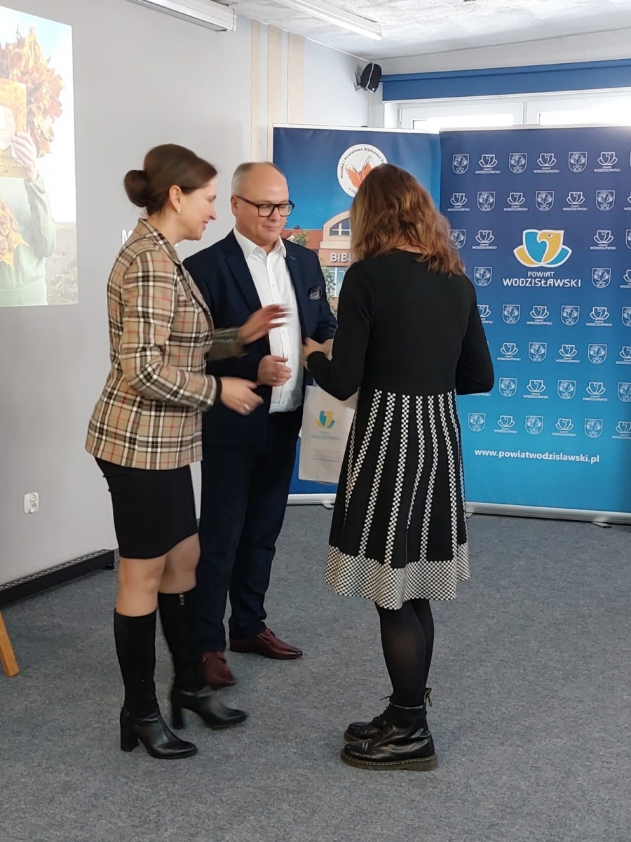 Zdjęcie w galerii na portalu naszwodzislaw.com: Julia i Marek najlepiej ubrali się w książkę wiadomości z regionu