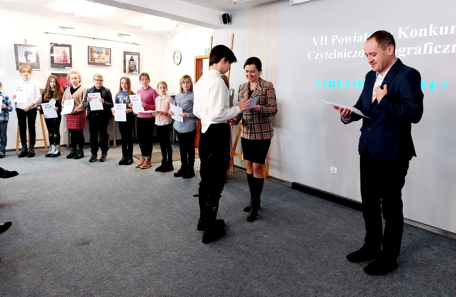 Zdjęcie w galerii na portalu naszwodzislaw.com: Julia i Marek najlepiej ubrali się w książkę wiadomości z regionu