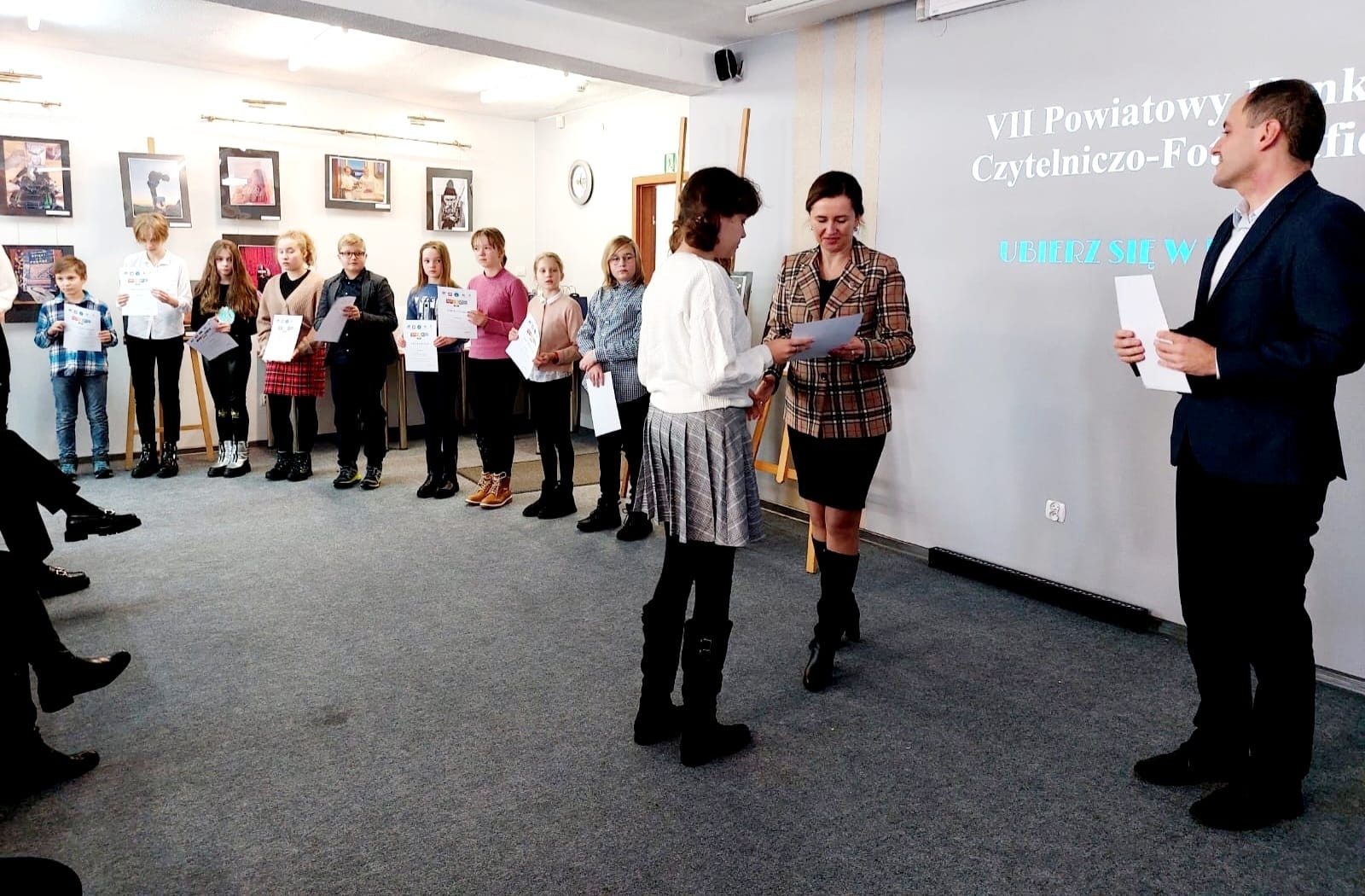 Zdjęcie w galerii na portalu naszwodzislaw.com: Julia i Marek najlepiej ubrali się w książkę wiadomości z regionu