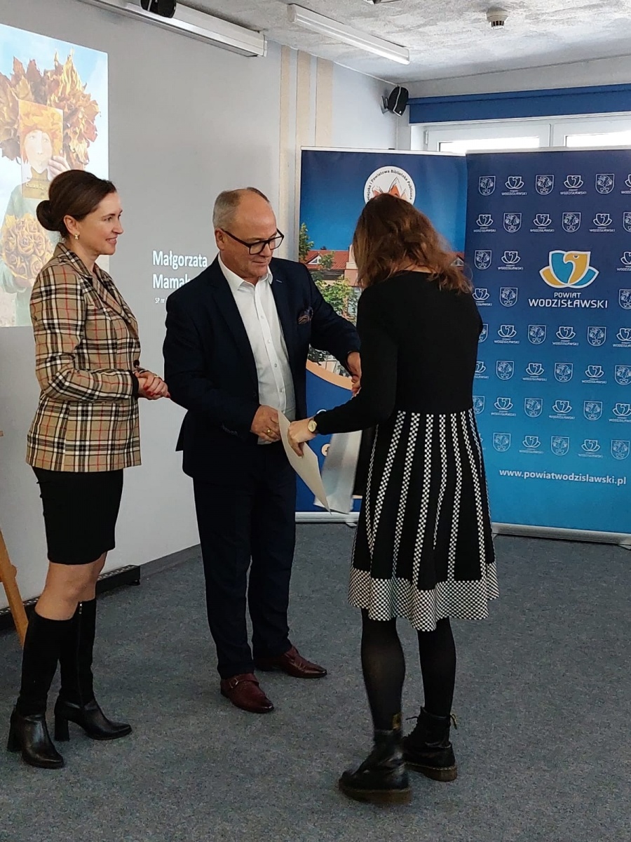 Zdjęcie w galerii na portalu naszwodzislaw.com: Julia i Marek najlepiej ubrali się w książkę wiadomości z regionu