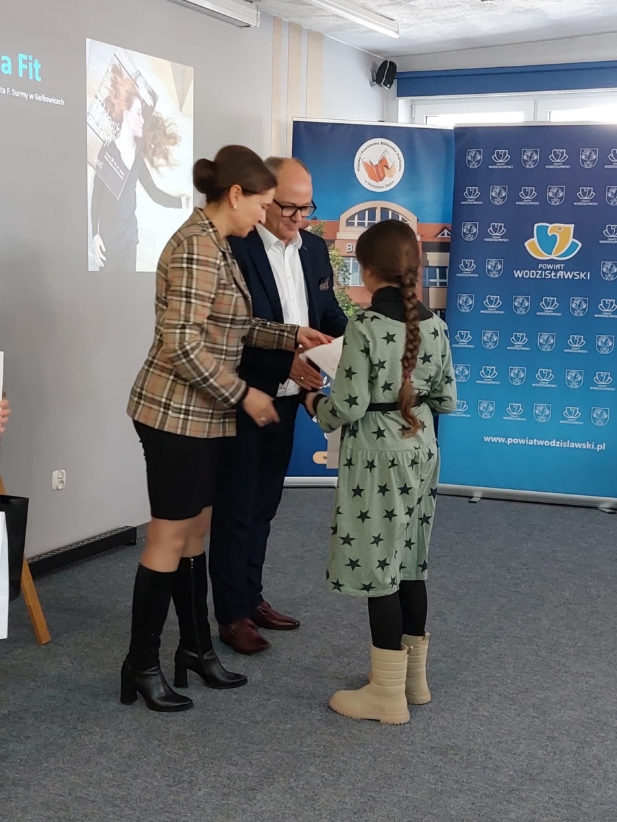 Zdjęcie w galerii na portalu naszwodzislaw.com: Julia i Marek najlepiej ubrali się w książkę wiadomości z regionu