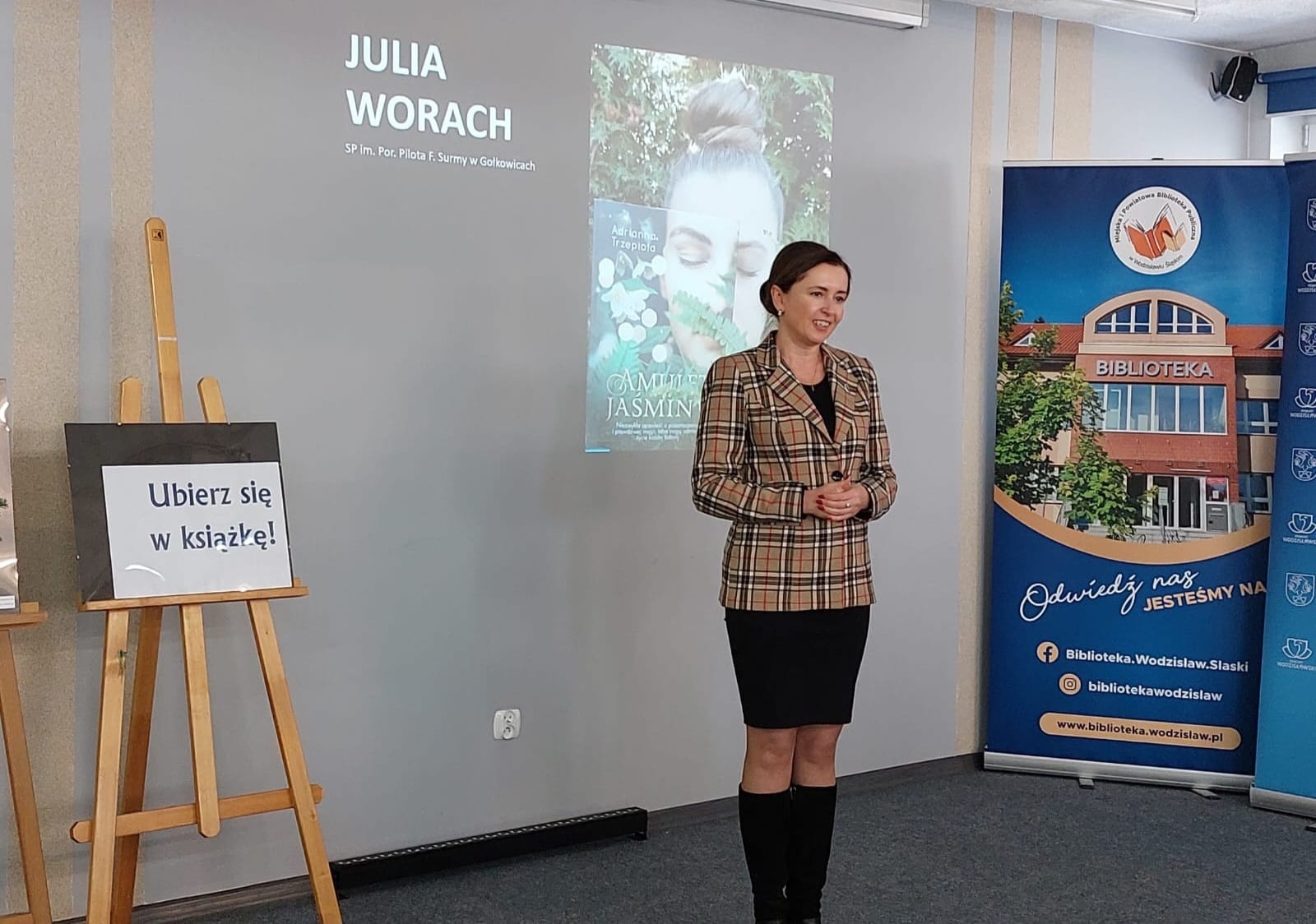 Zdjęcie w galerii na portalu naszwodzislaw.com: Julia i Marek najlepiej ubrali się w książkę wiadomości z regionu