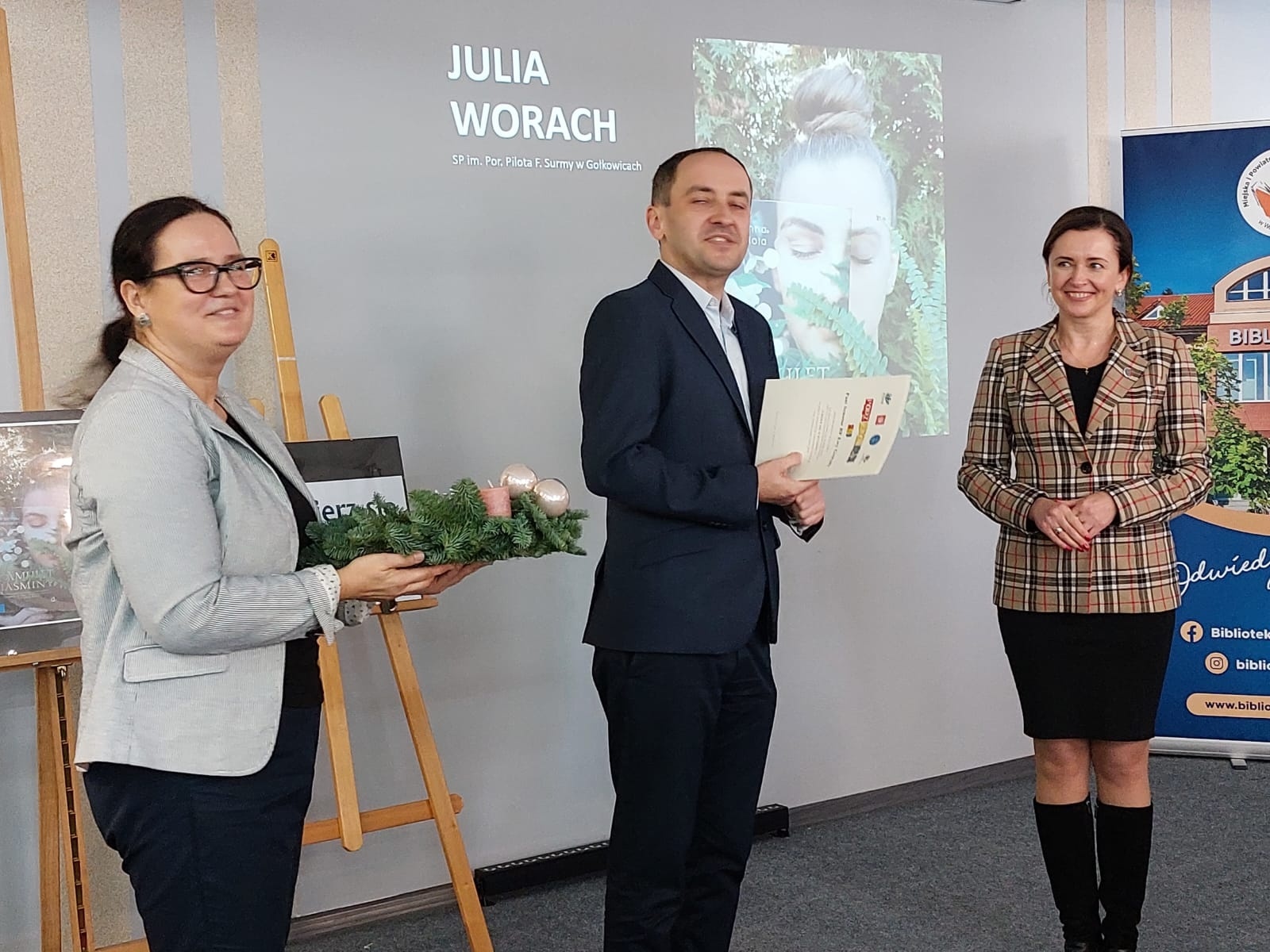 Zdjęcie w galerii na portalu naszwodzislaw.com: Julia i Marek najlepiej ubrali się w książkę wiadomości z regionu