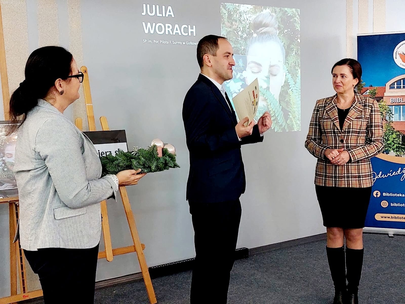 Zdjęcie w galerii na portalu naszwodzislaw.com: Julia i Marek najlepiej ubrali się w książkę wiadomości z regionu