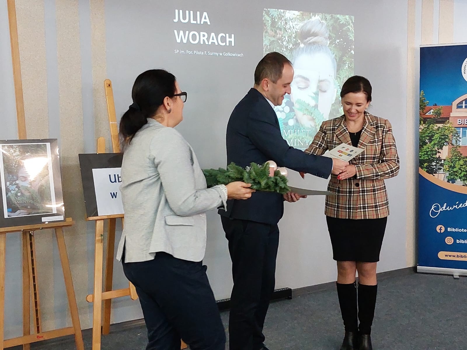 Zdjęcie w galerii na portalu naszwodzislaw.com: Julia i Marek najlepiej ubrali się w książkę wiadomości z regionu