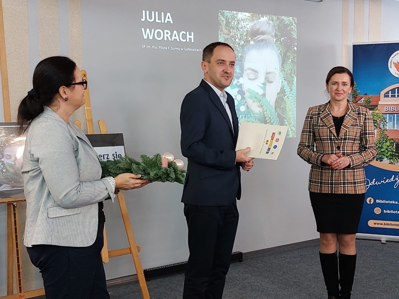 Zdjęcie w galerii na portalu naszwodzislaw.com: Julia i Marek najlepiej ubrali się w książkę wiadomości z regionu