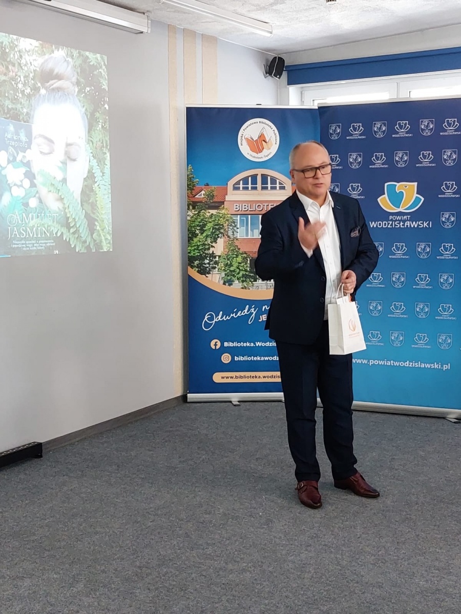 Zdjęcie w galerii na portalu naszwodzislaw.com: Julia i Marek najlepiej ubrali się w książkę wiadomości z regionu