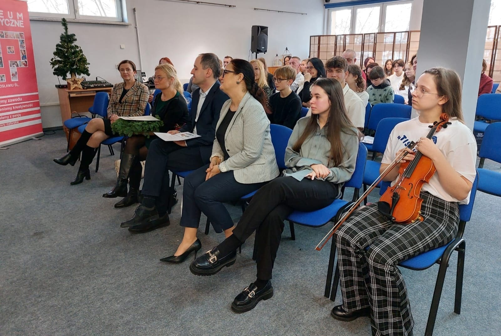 Zdjęcie w galerii na portalu naszwodzislaw.com: Julia i Marek najlepiej ubrali się w książkę wiadomości z regionu