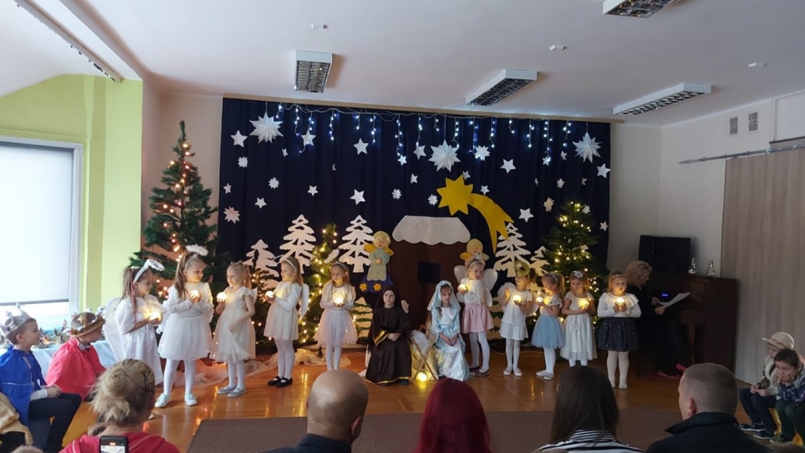 Zdjęcie w galerii na portalu naszwodzislaw.com: Białe Boże Narodzenie w Przedszkolu numer 16 wiadomości z regionu