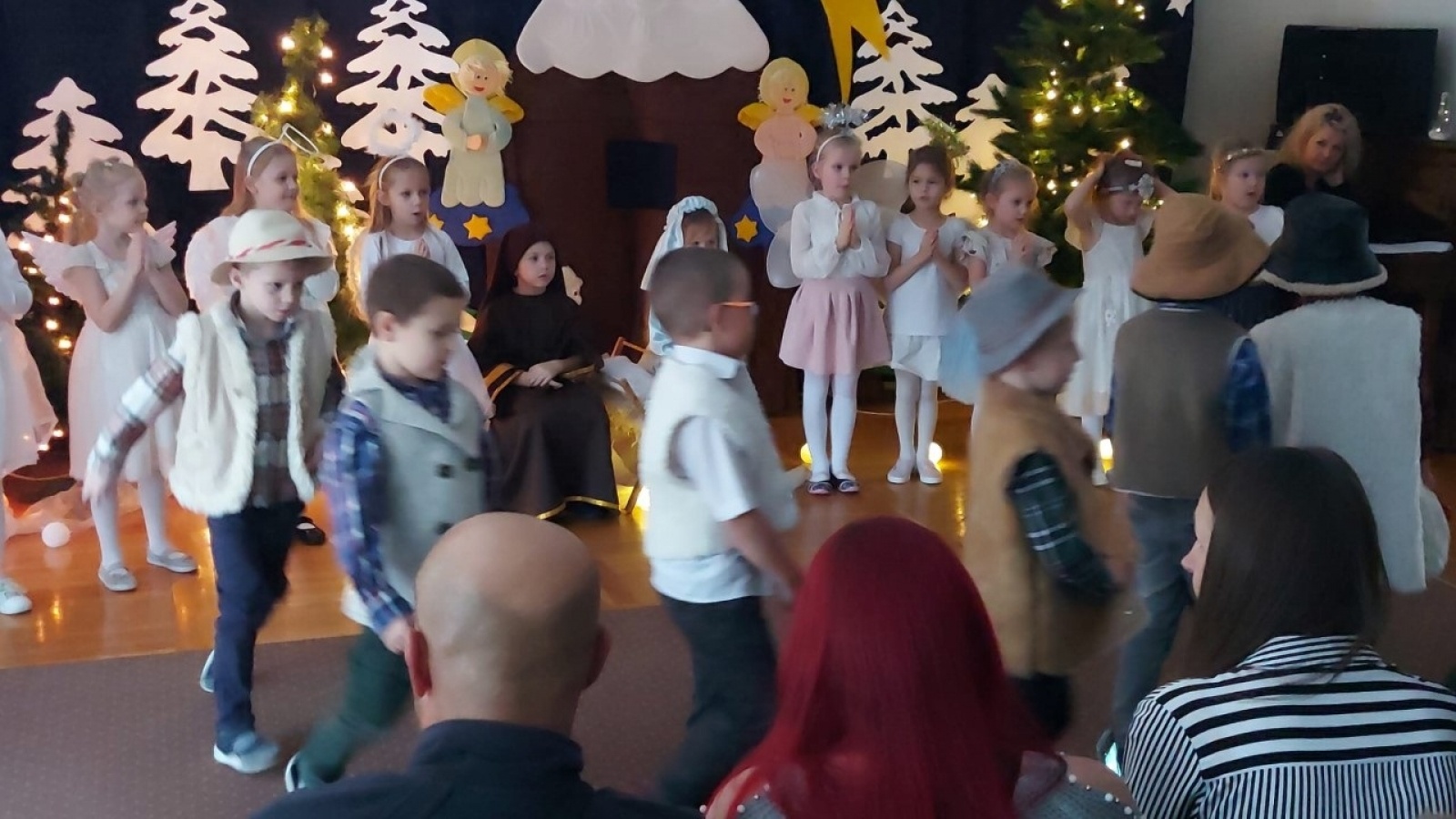 Zdjęcie w galerii na portalu naszwodzislaw.com: Białe Boże Narodzenie w Przedszkolu numer 16 wiadomości z regionu