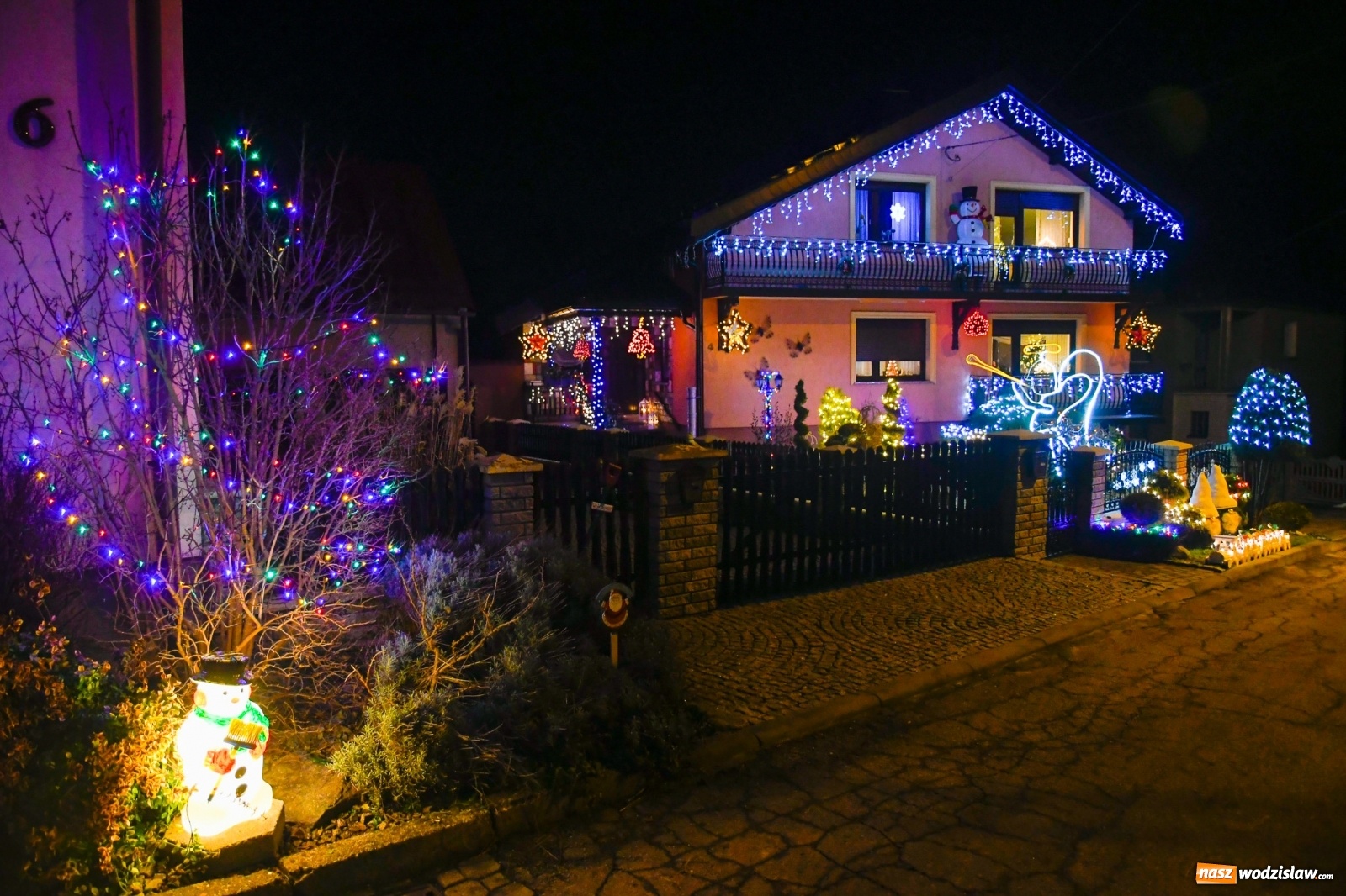 Zdjęcie w galerii na portalu naszwodzislaw.com: Świąteczna bajkowa Nowa Wioska [FOTO i WIDEO] wiadomości z regionu