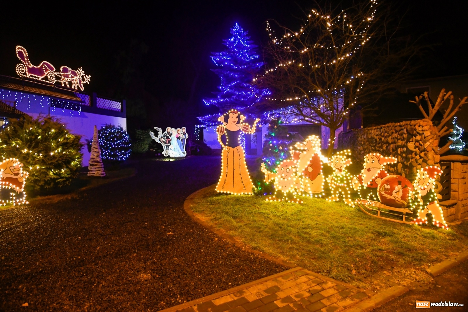 Zdjęcie w galerii na portalu naszwodzislaw.com: Świąteczna bajkowa Nowa Wioska [FOTO i WIDEO] wiadomości z regionu