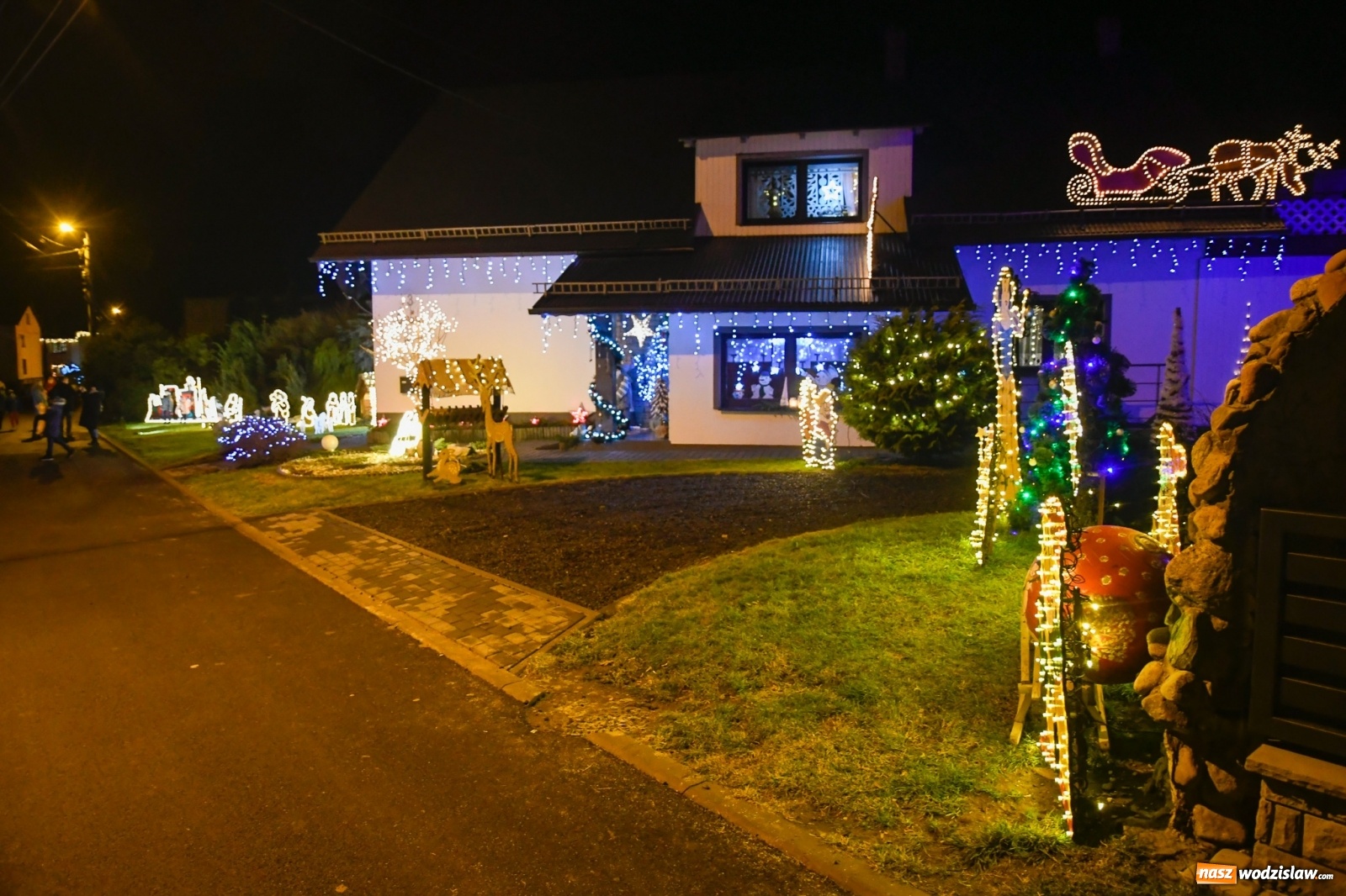 Zdjęcie w galerii na portalu naszwodzislaw.com: Świąteczna bajkowa Nowa Wioska [FOTO i WIDEO] wiadomości z regionu