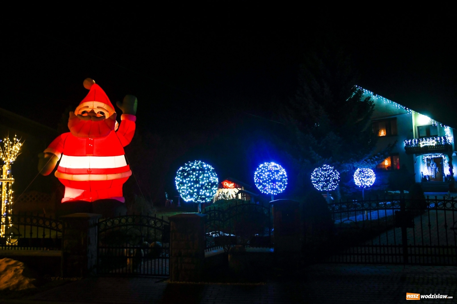 Zdjęcie w galerii na portalu naszwodzislaw.com: Świąteczna bajkowa Nowa Wioska [FOTO i WIDEO] wiadomości z regionu