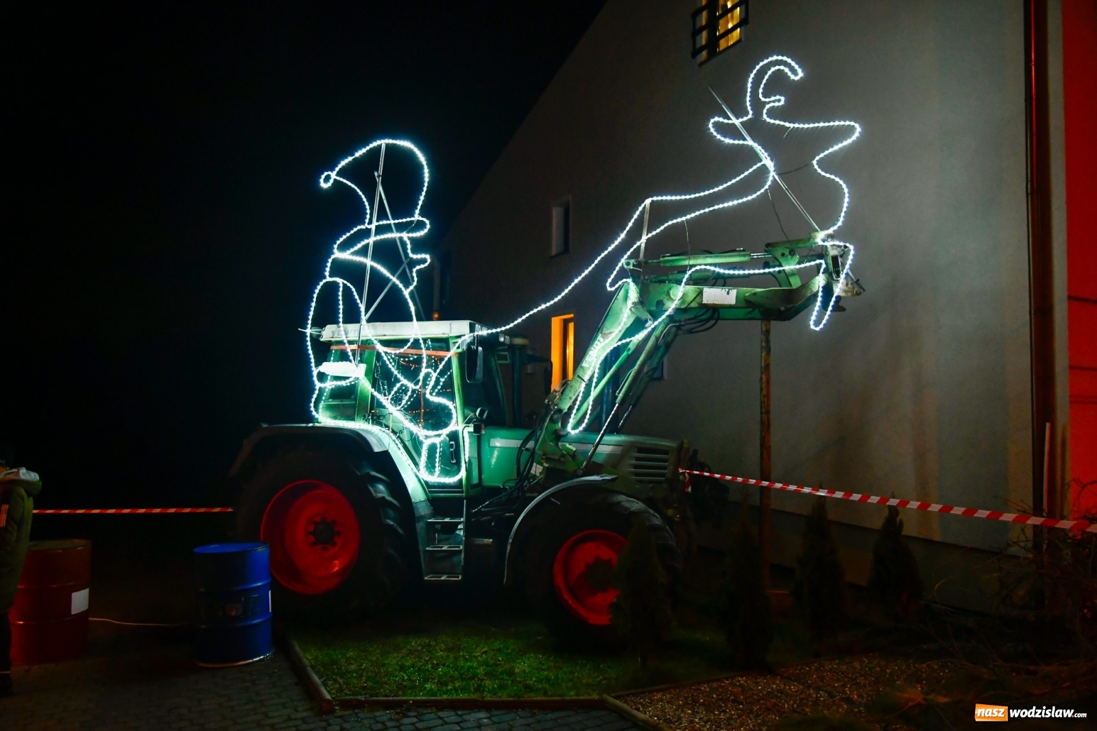 Zdjęcie w galerii na portalu naszwodzislaw.com: Świąteczna bajkowa Nowa Wioska [FOTO i WIDEO] wiadomości z regionu