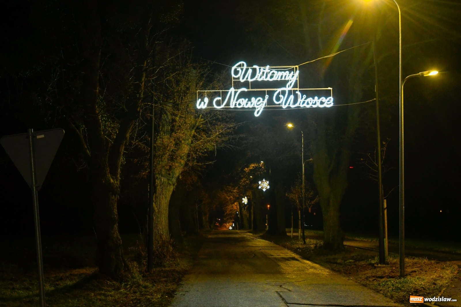 Zdjęcie w galerii na portalu naszwodzislaw.com: Świąteczna bajkowa Nowa Wioska [FOTO i WIDEO] wiadomości z regionu