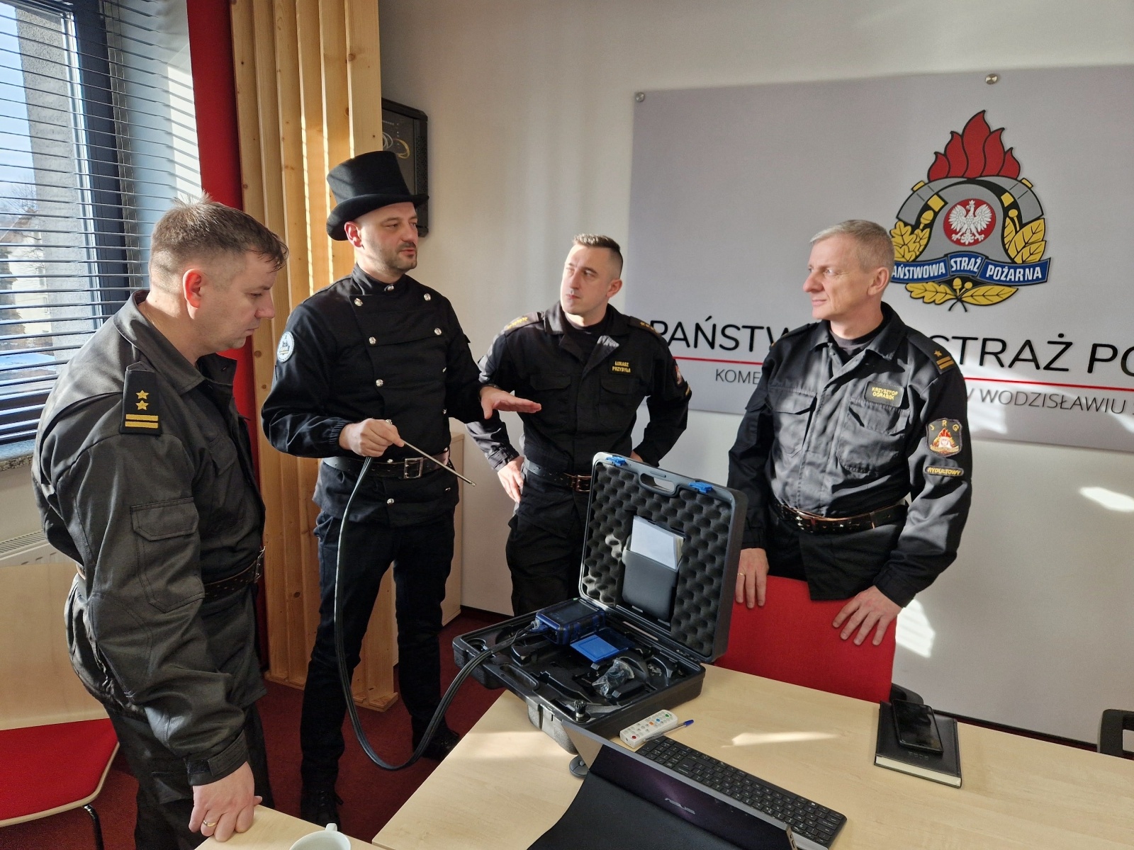 Zdjęcie w galerii na portalu naszwodzislaw.com: Spotkanie strażaków z mistrzem kominiarskim wiadomości z regionu