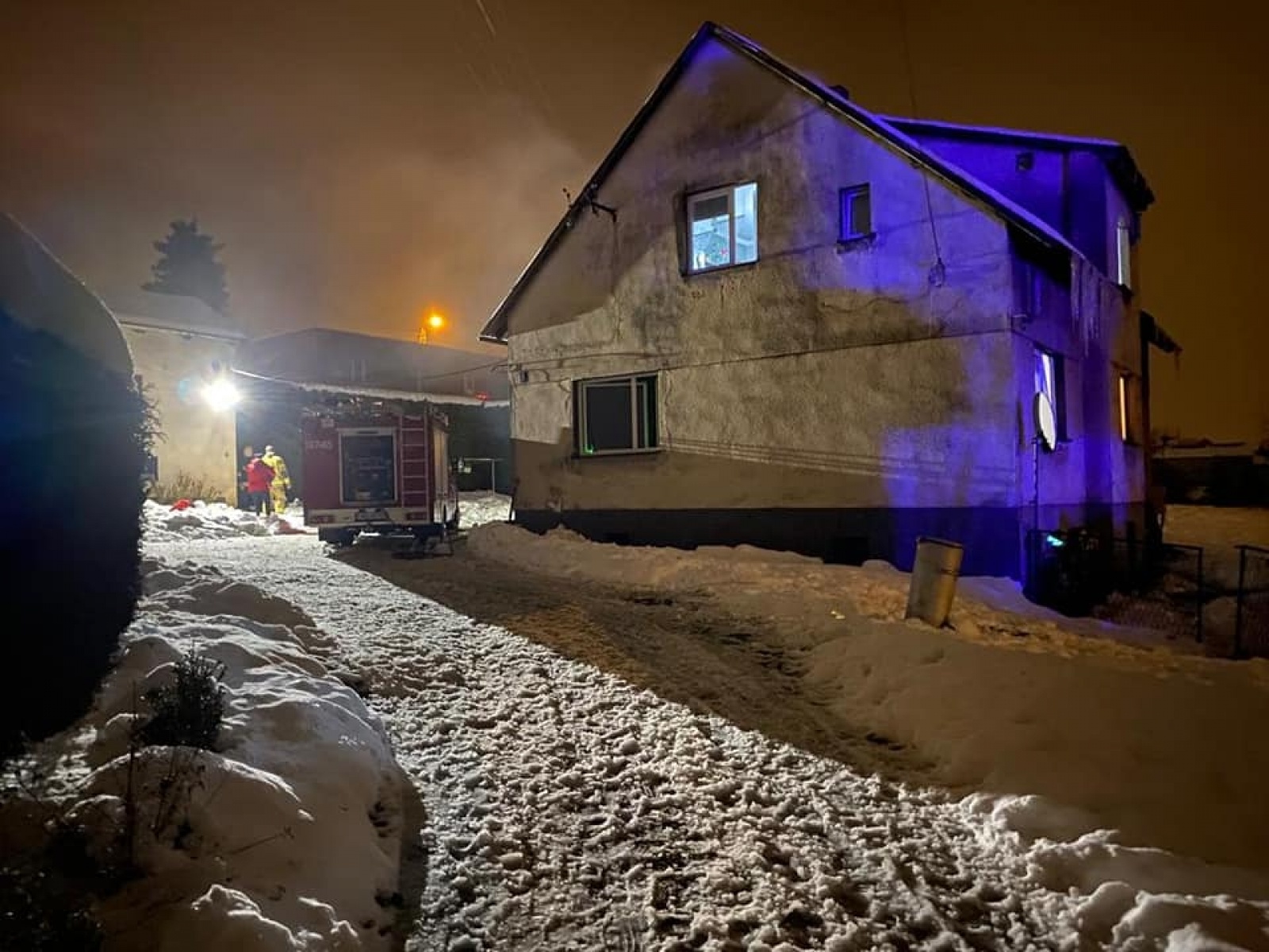 Zdjęcie w galerii na portalu naszwodzislaw.com: Przy Słonecznej w Godowie zapaliła się sadza w kominie wiadomości z regionu