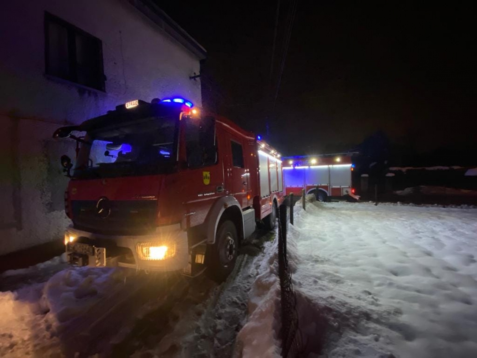 Zdjęcie w galerii na portalu naszwodzislaw.com: Przy Słonecznej w Godowie zapaliła się sadza w kominie wiadomości z regionu