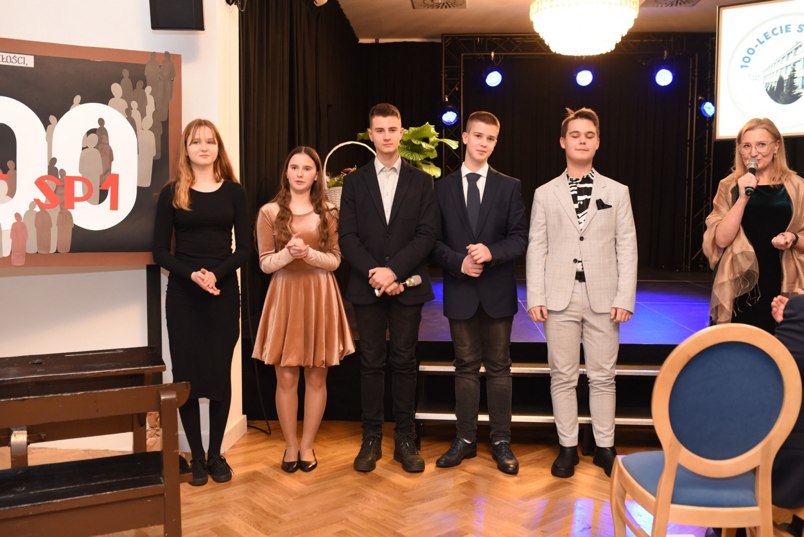 Zdjęcie w galerii na portalu naszwodzislaw.com: Jubileusz wodzisławskiej SP1 podsumowany [FOTO] wiadomości z regionu