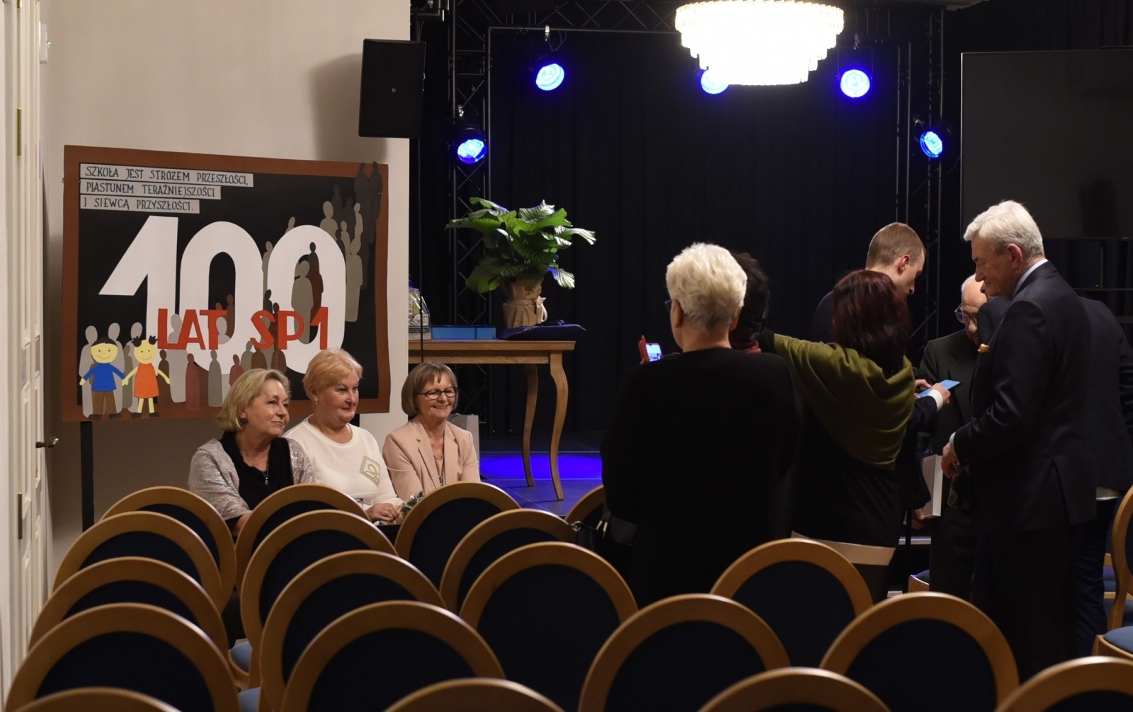 Zdjęcie w galerii na portalu naszwodzislaw.com: Jubileusz wodzisławskiej SP1 podsumowany [FOTO] wiadomości z regionu