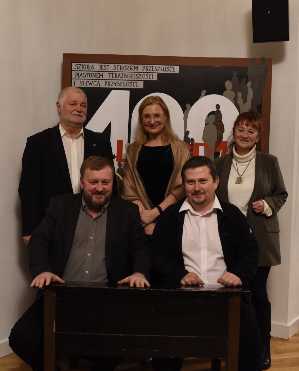 Zdjęcie w galerii na portalu naszwodzislaw.com: Jubileusz wodzisławskiej SP1 podsumowany [FOTO] wiadomości z regionu