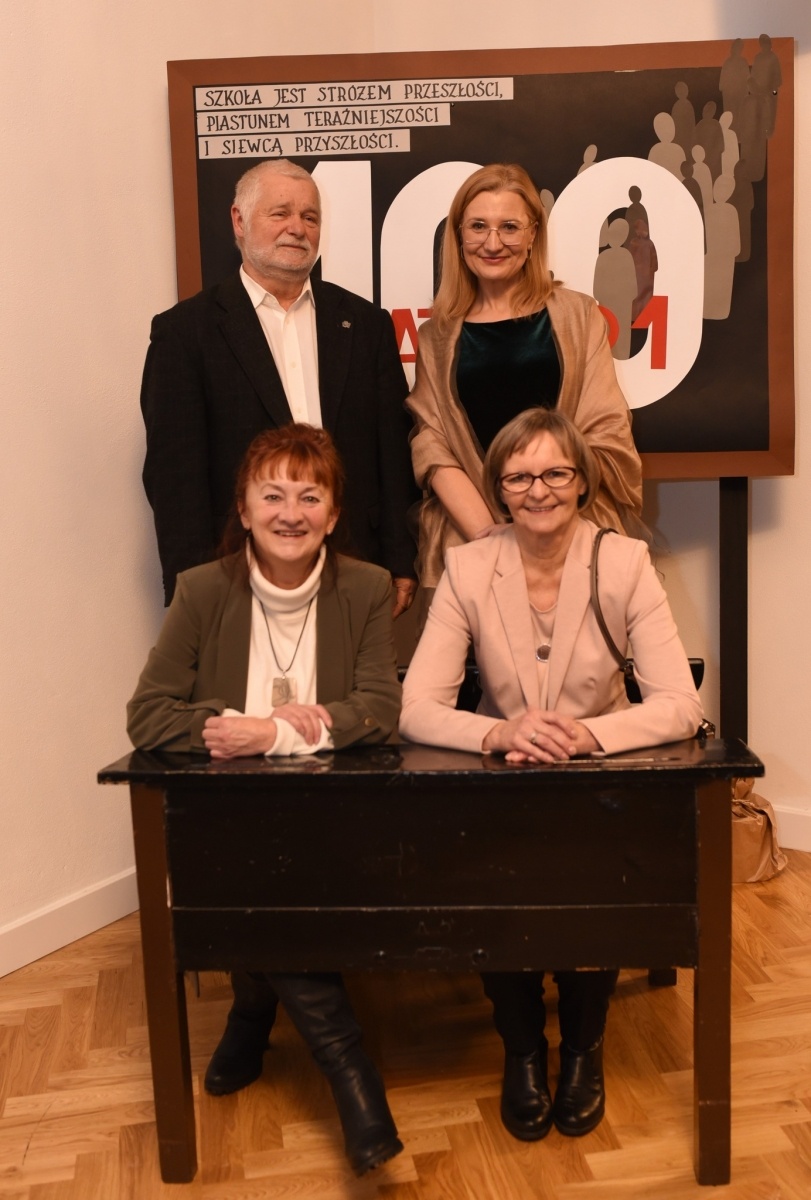 Zdjęcie w galerii na portalu naszwodzislaw.com: Jubileusz wodzisławskiej SP1 podsumowany [FOTO] wiadomości z regionu