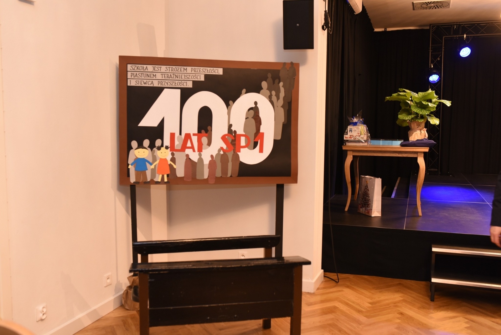 Zdjęcie w galerii na portalu naszwodzislaw.com: Jubileusz wodzisławskiej SP1 podsumowany [FOTO] wiadomości z regionu