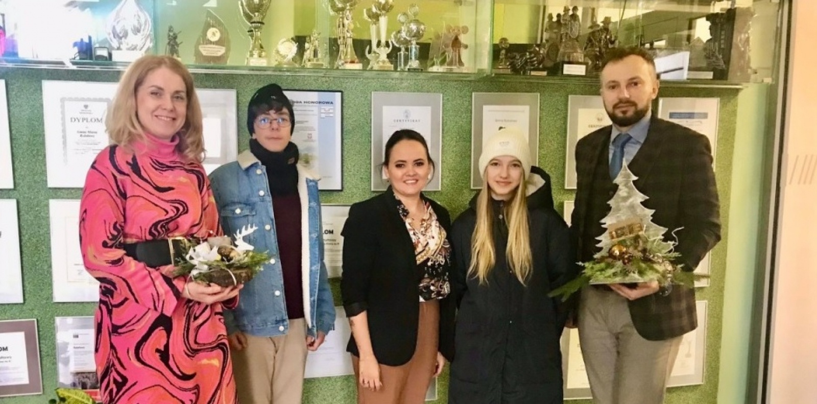 Zdjęcie w galerii na portalu naszwodzislaw.com: Rydułtowskie szkoły ze świąteczną wizytą w Urzędzie Miasta wiadomości z regionu