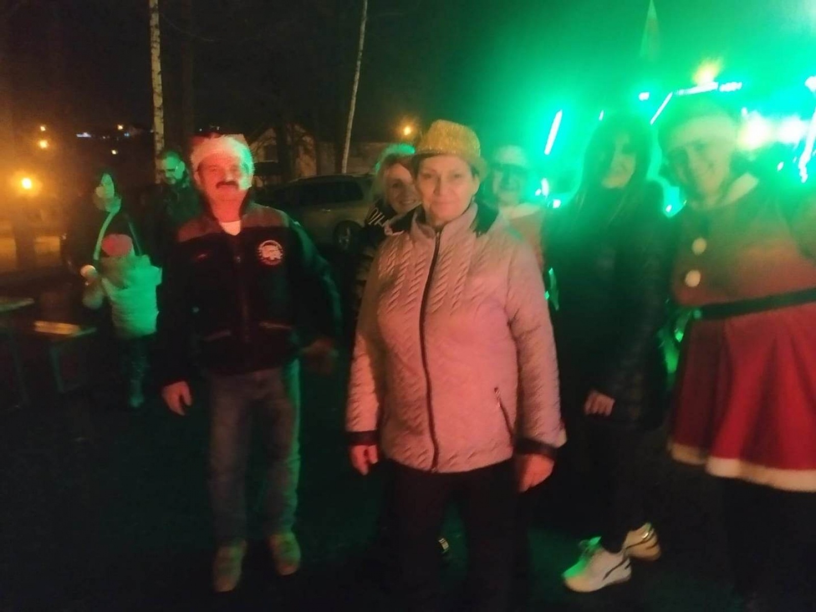 Zdjęcie w galerii na portalu naszwodzislaw.com: Mszana. Mieszkańcy wspólnie przywitali Nowy Rok na plenerowym Sylwestrze wiadomości z regionu