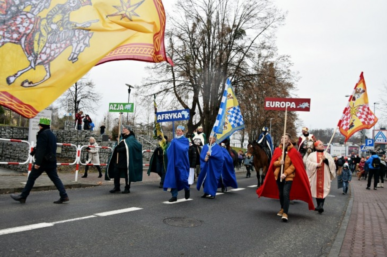 Zdjęcie w galerii na portalu naszwodzislaw.com: Orszak Trzech Króli w Rydułtowach [FOTO] wiadomości z regionu