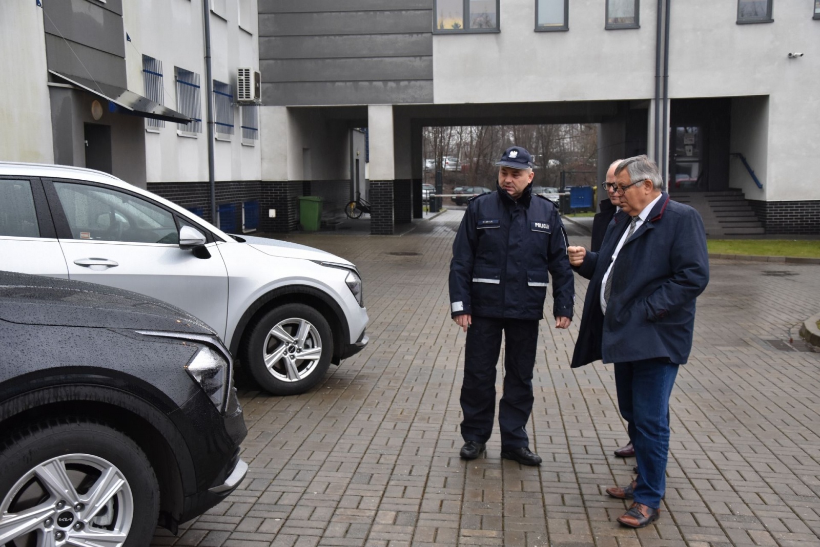 Zdjęcie w galerii na portalu naszwodzislaw.com: Dwa nowe samochody zasiliły flotę wodzisławskiej policji wiadomości z regionu