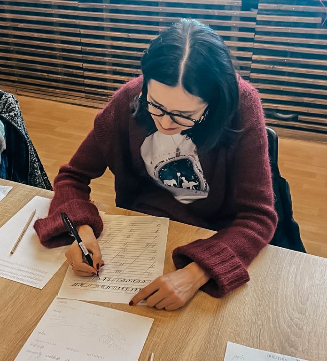 Zdjęcie w galerii na portalu naszwodzislaw.com: Kaligrafia z dobrym przekazem wiadomości z regionu