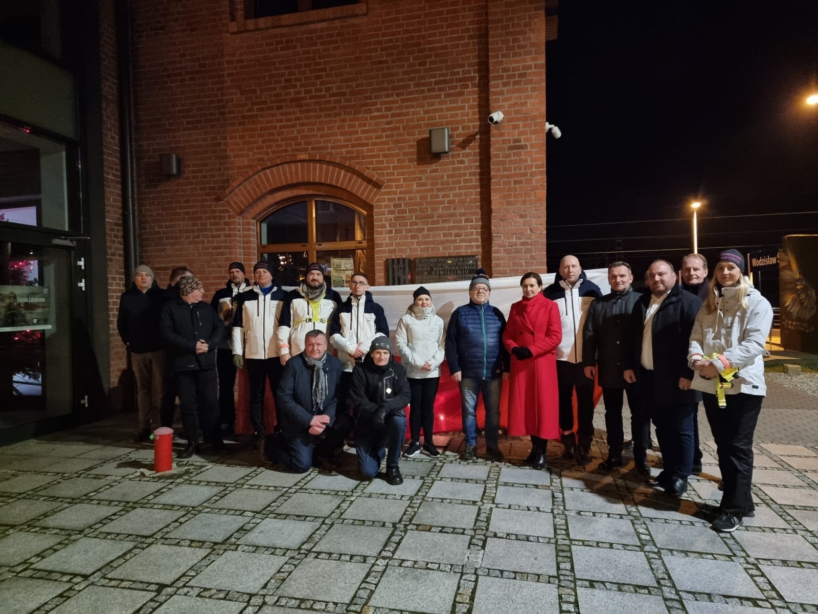 Zdjęcie w galerii na portalu naszwodzislaw.com: Maszerowali 15 godzin, by oddać hołd ofiarom Marszu Śmierci wiadomości z regionu