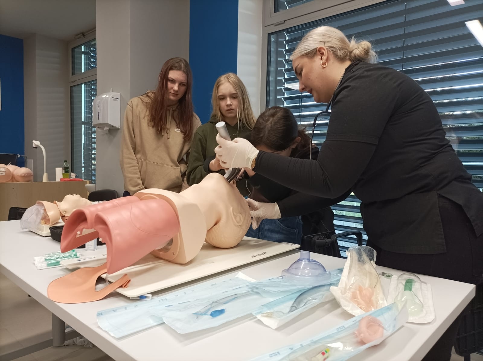 Zdjęcie w galerii na portalu naszwodzislaw.com: Uczniowie szkół średnich poznali MCSM w Raciborzu wiadomości z regionu