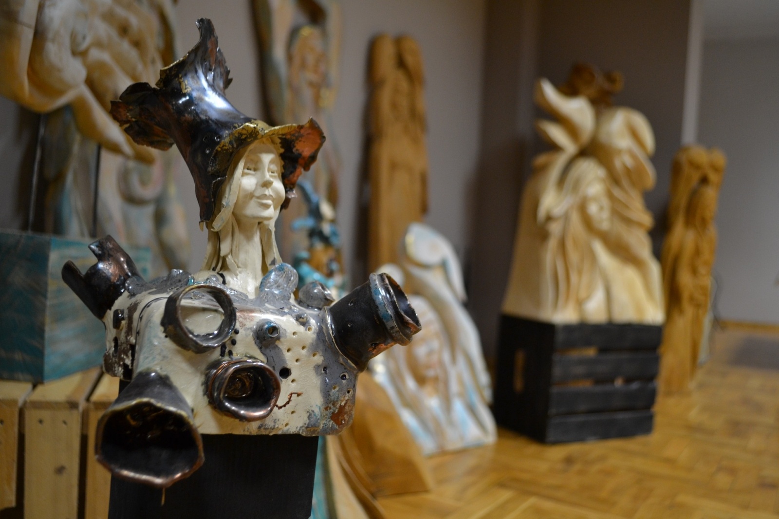 Zdjęcie w galerii na portalu naszwodzislaw.com: Wernisaż wystawy prac Bogumiły i Ireneusza Canibołów wiadomości z regionu