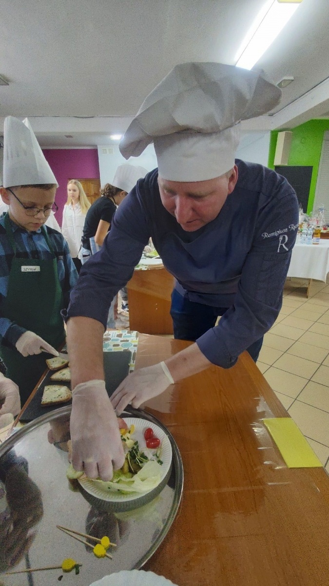 Zdjęcie w galerii na portalu naszwodzislaw.com: Kulinarne zmagania z Remigiuszem Rączką w ZPSWR wiadomości z regionu